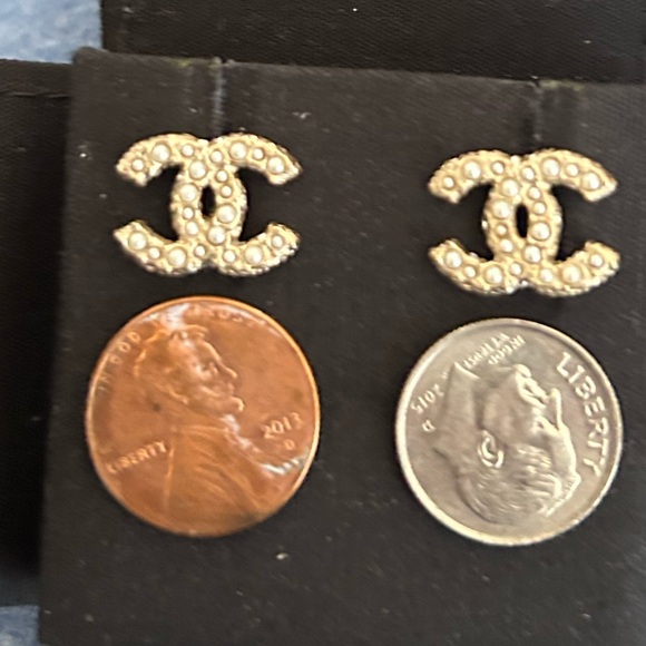 Pearl Crystal CHANEL CC Gold Earrings - Picture 5 of 6